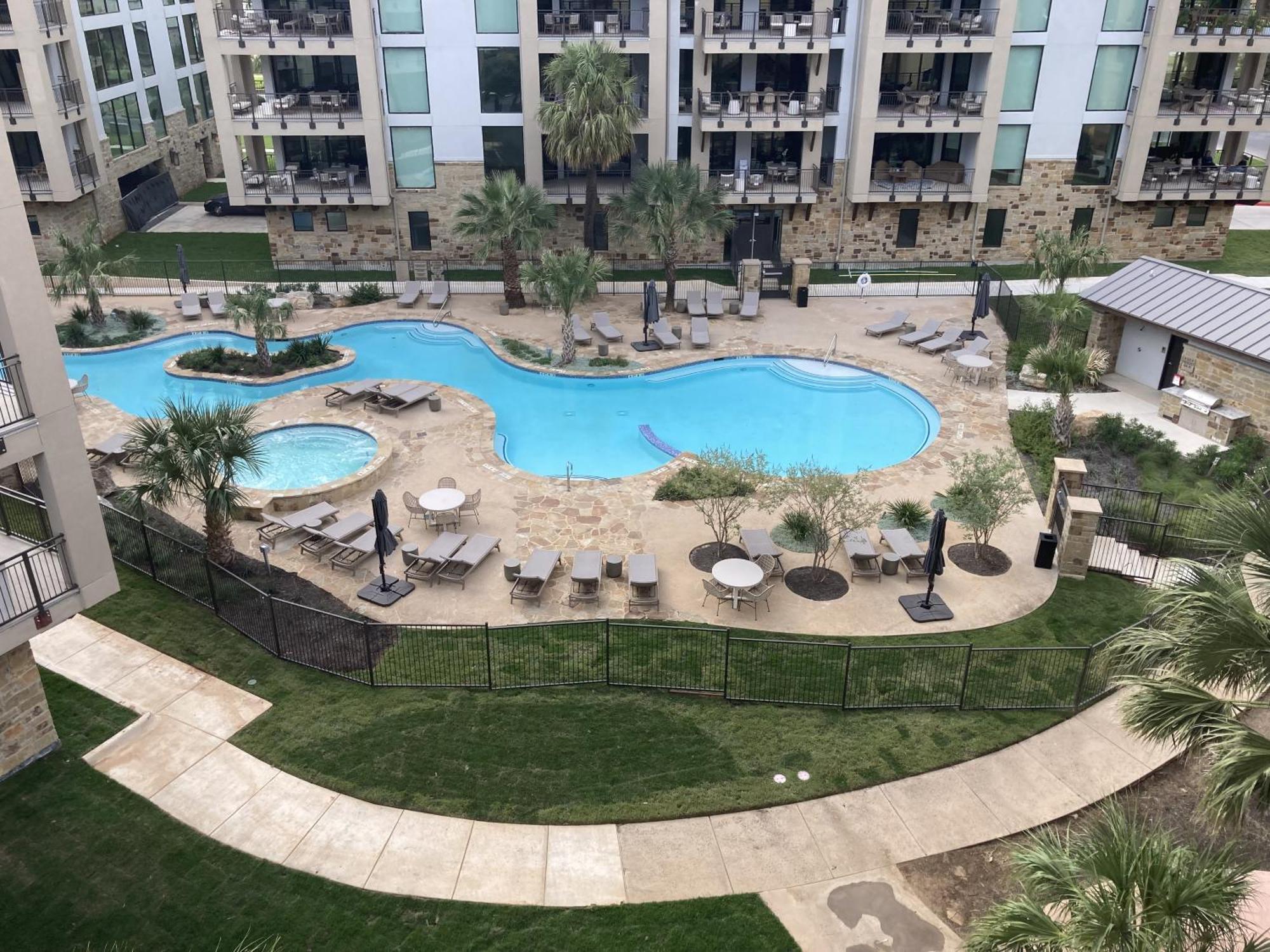 The Waters Condo Building 3 Horseshoe Bay Rum bild