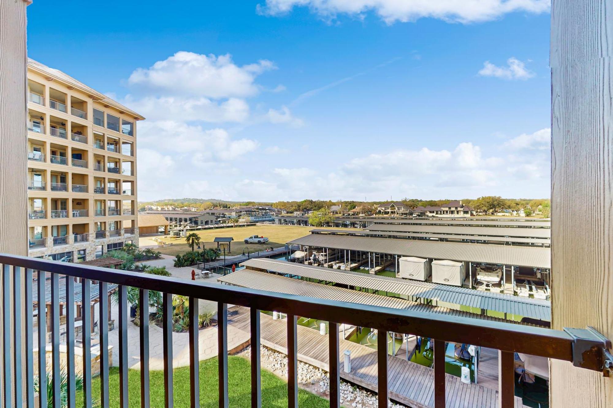 The Waters Condo Building 3 Horseshoe Bay Exteriör bild