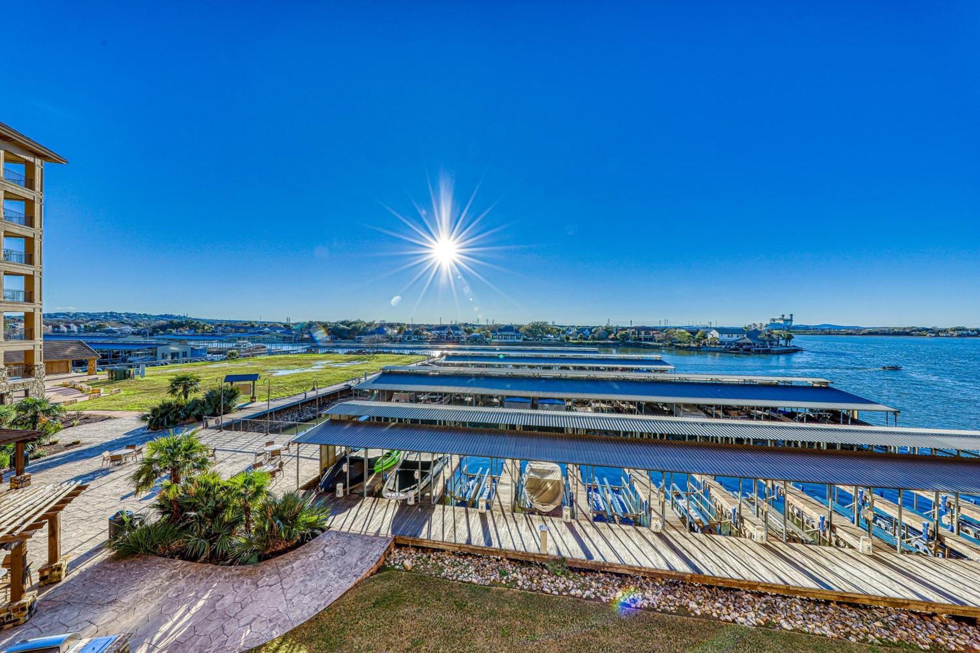 The Waters Condo Building 3 Horseshoe Bay Exteriör bild